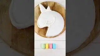 Einhornkuchen: Bunt, fr&ouml;hlich und lecker 🦄#einhornkuchen #kuchen #backen #rezept