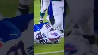 Dalton Kincaid ACCIDENTALLY? gets kicked in the head #buffalobills