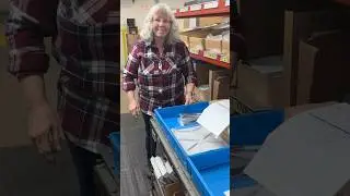 Компания Cutco Cutlery планирует отправить около 85 000 посылок в этот праздничный сезон! Счастли...
