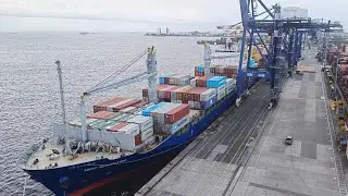 📦 MCC Gigantes Loading Containers and Closing Hatch Cover 🚢