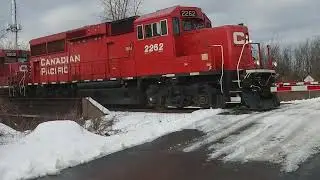 CP G94 light power train on chemin du petit St-Régis sud St-Constant 