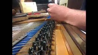 Rechevillage sur un vieux Pleyel du début XX ème