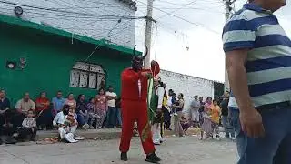 Danza del Torito fiesta a San Miguel arcángel calle Pino Suárez en la aldea en Silao 