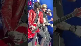 Love Richard Fortus, he&rsquo;s such a rockstar