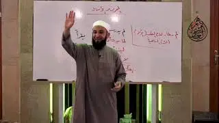 إمام يتعلم من طالبه تواضع عظيم وأدب رفيع