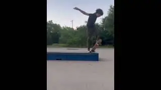 Legshit does 3 tres off box to hunter x an yeat!! #skateboarding #bones #independent #yeat #hunter