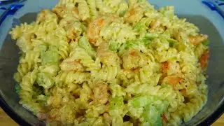 Легкий салат с пастой и креветками
