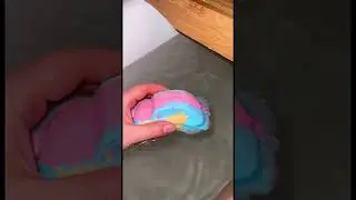 БОМБОЧКА ДЛЯ ВАННЫ ИЗ LUSH 💣🌈 Ты когда-нибудь пользовался их бомбочками? #бомбочкидляванны #lush