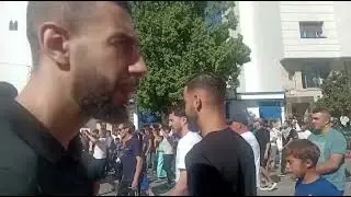 لحضة وصول ناصر زفزافي إلى جنازة ابيه 