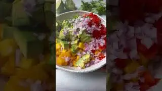 Лосось с сальсой из манго (запеченный или приготовленный на гриле)