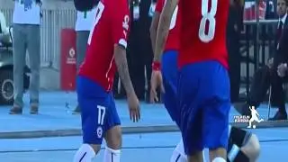 Leo Messi gets kicked by Gary Medel
