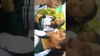 Ni&ntilde;os dando su primer beso