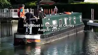 Narrowboat in trouble at Osney - August 2017