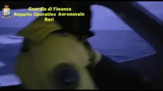 Spettacolare inseguimento in mare della Guardia di Finanza