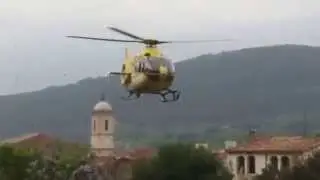 Helic&ograve;pter d'emerg&egrave;ncies enlairant-se a Amer | Vila d'Amer