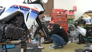 トランザルプ750　納車整備　フロント周り整備しながらの話