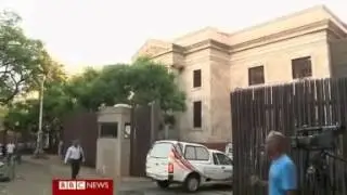 Oscar Pistorius 'shot Reeva Steenkamp in bathroom'