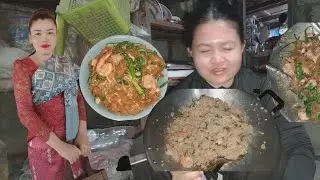 Stir-fried wide rice noodles (Lao style) 🇱🇦