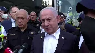 Palestinian gunmen kill six at Jerusalem bus stop | REUTERS