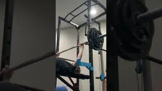 I HIT 205 ON BENCH!!! (Right side got stuck under the rack though) #benchpresss #personalrecord