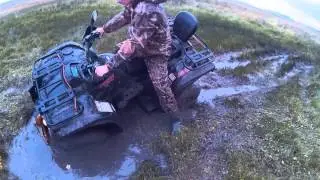 Квадроциклы Polar Fox и Hisun в грязи