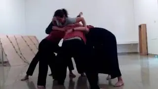 Simone Forti : Dance construction, Huddle / Exposition A different way to move, Carr&eacute; d'art, N&icirc;mes