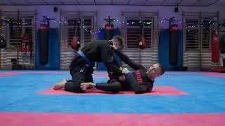 Omoplata, scissor sweep i wejście do de la rivy | Techniki BJJ