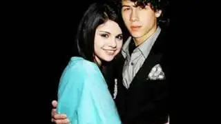 Ramdom Pic.s of Demi,Selena, and Jonas Brothers