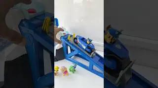 Paw Patrol, Moto Pups Moto HQ Playset Launcher with Sounds and Exclusive Chase & More Figures.