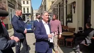 Keir Starmer tries to hide from angry Landlord in his own Pub