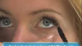 4 Makeup Tricks to Help Your Eyes Look Bigger