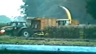 houbraken budel aan het maishakselen in 1998