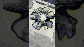 Simple Three Color #Bloom. Trying to get the basics down. #art #acrylicpouring #bloomtechnique