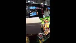 Live broadcast of street food specialties and fruit delicacies