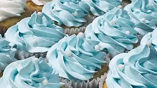 Filled vanilla cupcakes 🧁