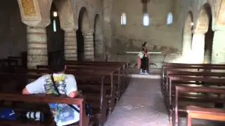 A golden voice in a Romanesque church in Barolino