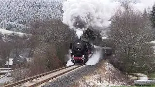Langer Sonderzug muss über den Berg