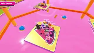 Pushing people off | Fall Guys!