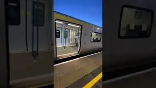 class 700 thameslink doors closing #shorts #fyp # thameslink