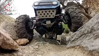 MST J45C TOYOTA RC crawler Low cg Scx10ii clone - Chasis de aluminio y fibra de carb&oacute;n.