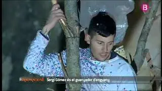 Sergi Gómez puja el pi de Pollença 2015