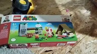 Lego Luigi stavanie Captain Toad's Camp