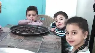 اعداد حلويات العيد مع طلاب الروضة
