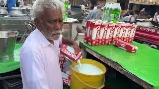 Hardworking Old Man Selling Iced Pakola Milkshake &ndash; Ramadan&rsquo;s Best Street Drink!
