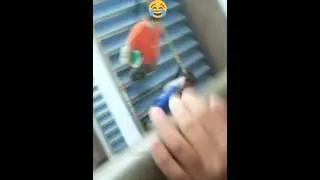Kids dropped is phone in the 3 floor