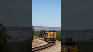 what a big locomotive, this is sd70-ace diesel locomotive #youtubeshorts #railfanning #railroad
