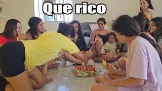 Disfrutando de estos ricos pepinos locos😋.