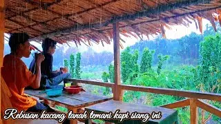 Bermalam di gubuk shelter menikmati guyuran hujan deras di siang hari.||JALAN KEHIDUPAN Eps.205