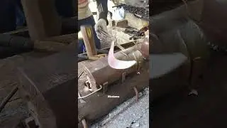 Traditional blacksmith skills to make a very sharp sickle. #blacksmith #america #eropa