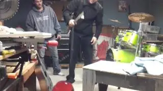 Smashing Shitty Guitars